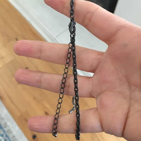 Oxidized metal onyx & crystal necklace - Picture 5 of 5